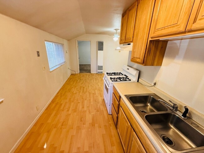 940 Merced Ave in South Lake Tahoe, CA - Building Photo - Building Photo