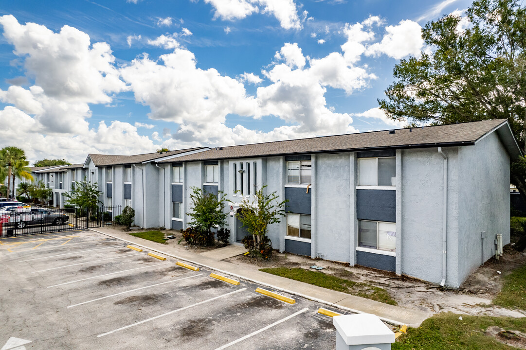 Millennium Palms Condominiums in Orlando, FL - Building Photo