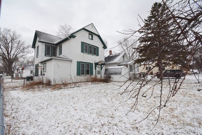 property at 1320 2nd St SE