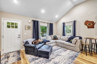 1738 11th Ave in Green Bay, WI - Building Photo