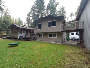 4060 NE Kedros Dr in Poulsbo, WA - Building Photo - Building Photo