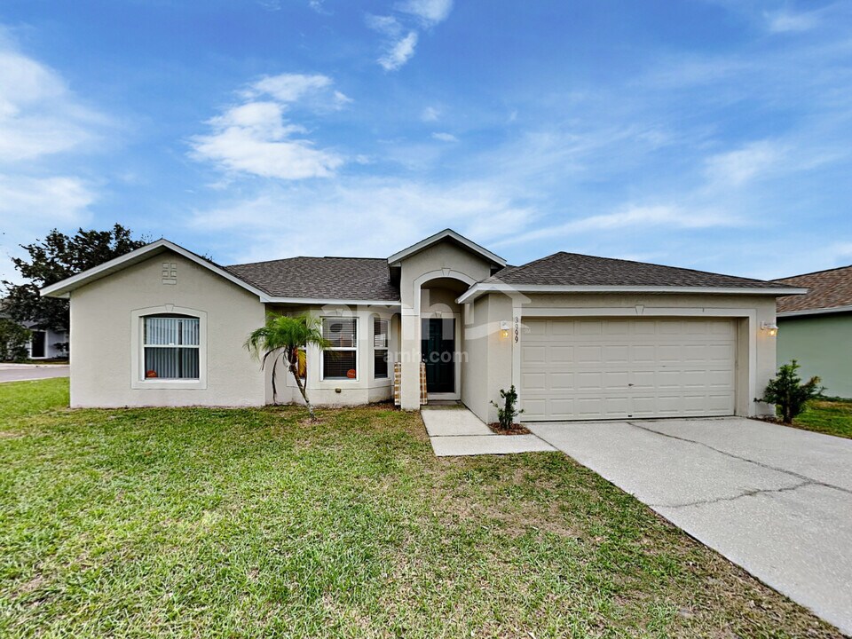 3999 Warbler Dr in Winter Haven, FL - Building Photo