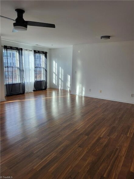 1625 Cherry Blossom Ln in Winston-Salem, NC - Foto de edificio - Building Photo