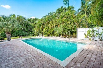 325 Inlet Way in West Palm Beach, FL - Building Photo - Building Photo