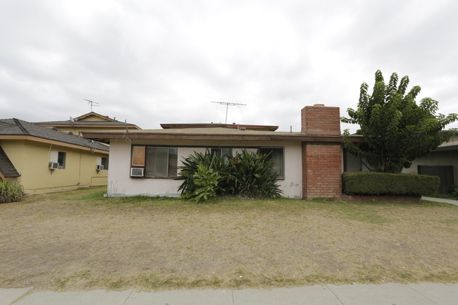 10540-10546 Sylvan St in Anaheim, CA - Building Photo - Building Photo