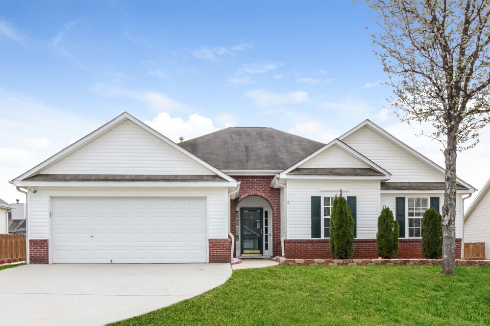 5280 Yellow Pine Dr in Mcdonough, GA - Building Photo