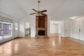 1311 Oak Hollow Dr in Friendswood, TX - Building Photo - Building Photo