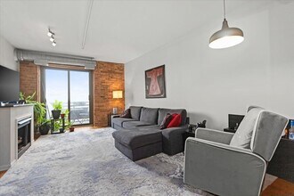 1735 W Diversey Pky, Unit #  0417 in Chicago, IL - Foto de edificio - Building Photo