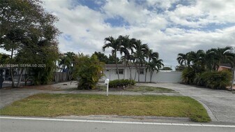 5125 SW 102nd Ave in Miami, FL - Building Photo
