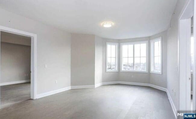 555 10th St in Palisades Park, NJ - Building Photo - Building Photo