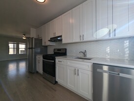 1952 W Wilson Ave, Unit 3 Apartments