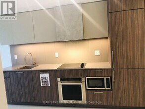 19 Western Battery Rd in Toronto, ON - Building Photo - Building Photo