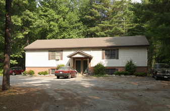 492 Dixon Rd in Queensbury, NY - Building Photo - Building Photo