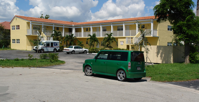 3546 NW 114th Ter in Coral Springs, FL - Foto de edificio - Building Photo