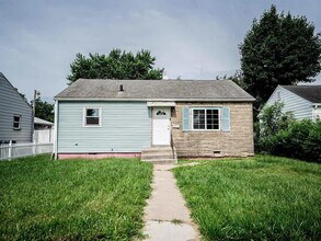 221 S Kenmore St in South Bend, IN - Foto de edificio - Building Photo