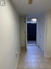 563 Ossington Ave in Toronto, ON - Building Photo - Building Photo
