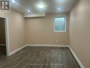 63 Beacon Hill Dr in Brampton, ON - Building Photo - Building Photo