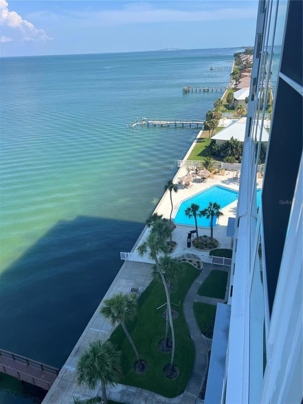 7200 Sunshine Skyway Ln S, Unit 15F in St. Petersburg, FL - Foto de edificio - Building Photo
