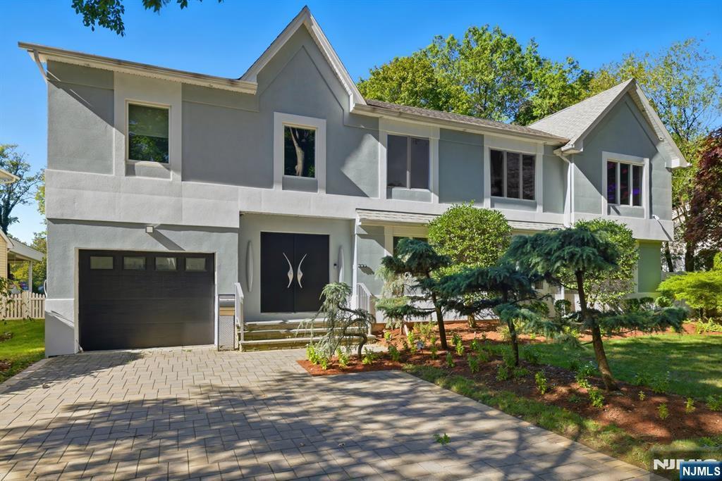 827 Alden Rd in Paramus, NJ - Building Photo