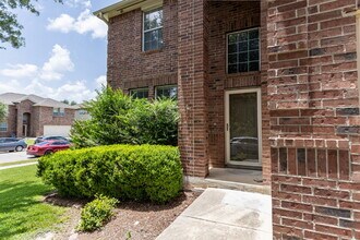 100 Ling Ln in Cibolo, TX - Building Photo - Building Photo