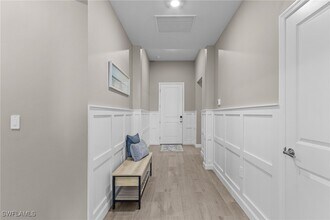 20716 Napa Loop in Estero, FL - Foto de edificio - Building Photo
