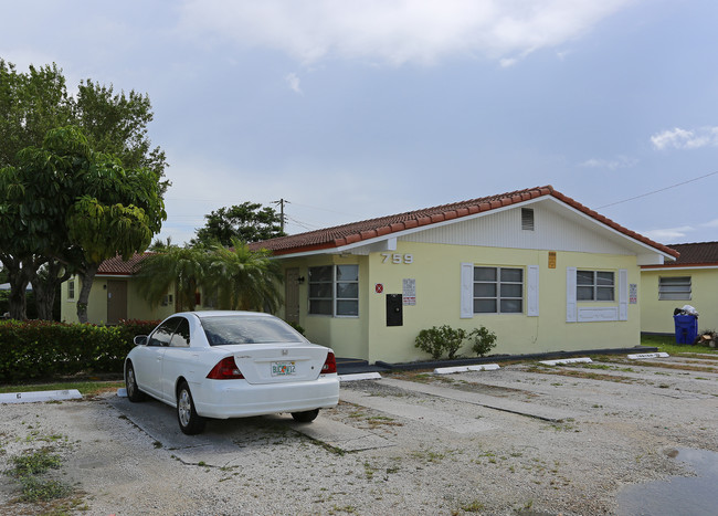 759 NE 13th Ct in Fort Lauderdale, FL - Building Photo - Building Photo