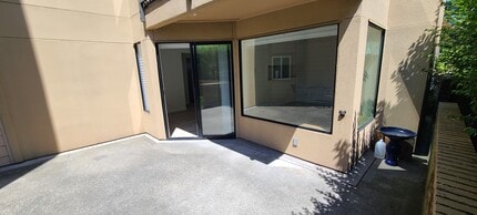 5642 California Ave SW, Unit 2 in Seattle, WA - Foto de edificio - Building Photo