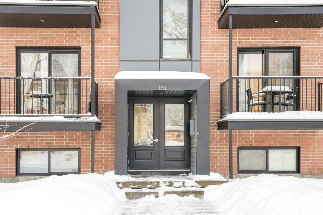 1890 26E Rue in Québec, QC - Building Photo