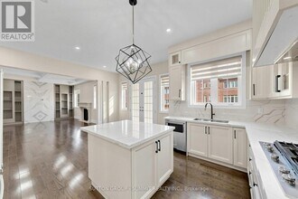 22 Port Royal Ave in Vaughan, ON - Building Photo - Building Photo