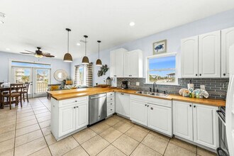 1433 W Lagoon Ave in Gulf Shores, AL - Foto de edificio - Building Photo