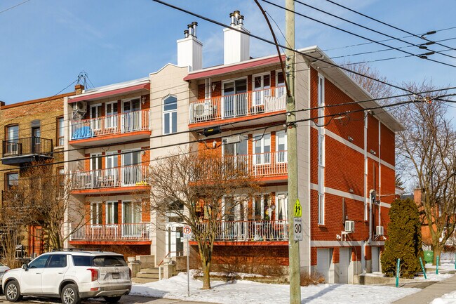 3200 St Rue in Lachine, QC - Building Photo - Building Photo
