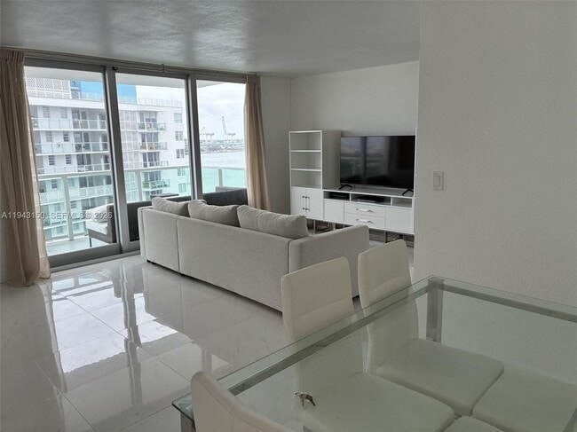 1000 West Ave in Miami Beach, FL - Foto de edificio - Building Photo