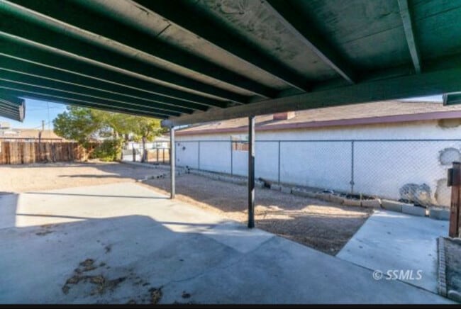 608 E California Ave in Ridgecrest, CA - Foto de edificio - Building Photo