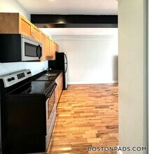 26 Portland St in Worcester, MA - Building Photo - Building Photo
