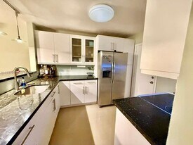 1400 NE 191st St in North Miami Beach, FL - Building Photo