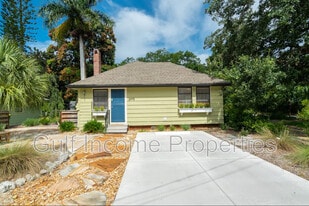 2475 Alameda Avenue in Sarasota, FL - Building Photo