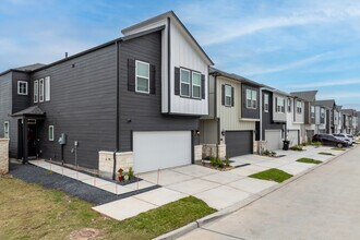 McClendon Park Village in Houston, TX - Building Photo - Building Photo