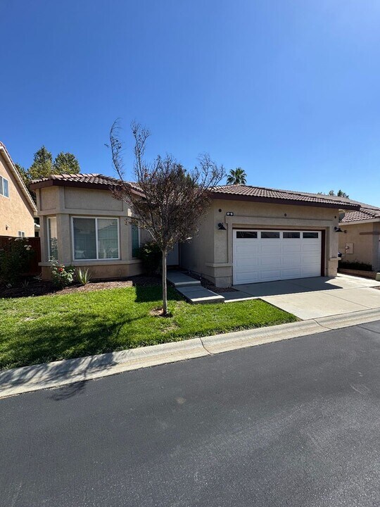 492 Autumn Way in Banning, CA - Building Photo