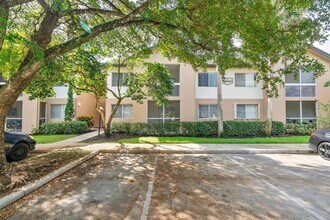 9899 Westview Dr in Coral Springs, FL - Building Photo - Building Photo