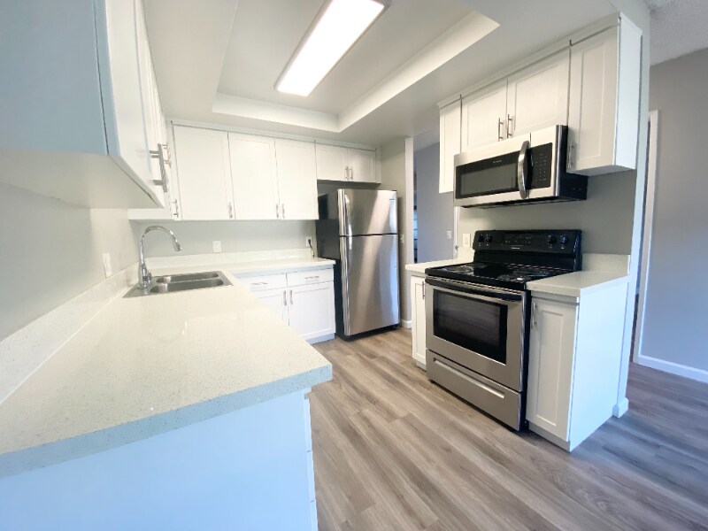 5810 Amaya Dr in La Mesa, CA - Building Photo