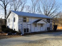 300 Fitchville Rd in Bozrah, CT - Foto de edificio - Building Photo