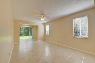 6796 Via Regina in Boca Raton, FL - Foto de edificio - Building Photo