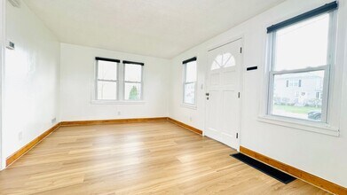 465 75th St in Niagara Falls, NY - Foto de edificio - Building Photo