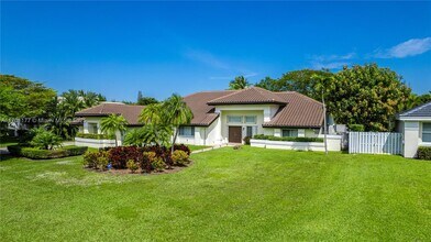 9717 SW 111th Terrace in Miami, FL - Foto de edificio - Building Photo