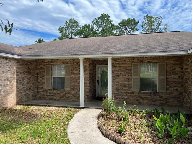 326 Tislow Dr in Crestview, FL - Foto de edificio - Building Photo
