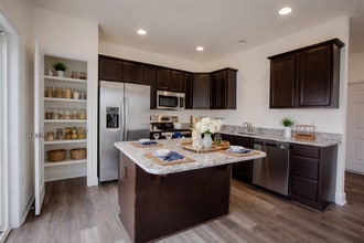 3712 Castle Dr in Dover, PA - Building Photo - Building Photo