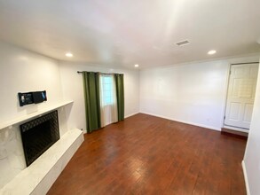 14148 Community St in Los Angeles, CA - Foto de edificio - Building Photo