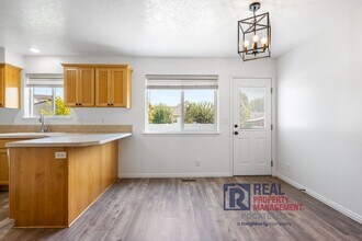 1584 Dustin Cir in Pocatello, ID - Building Photo - Building Photo