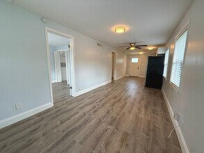 27 NW 11th Ave in Delray Beach, FL - Building Photo - Building Photo