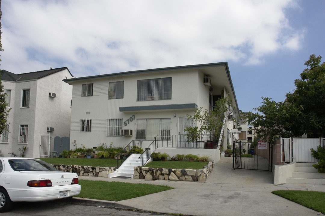 5707 Camerford Ave in Los Angeles, CA - Building Photo